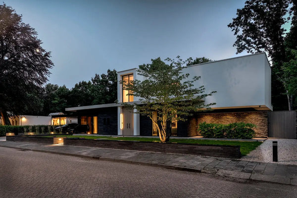 Smart Home woning in Noord-Brabant met zwart Livolo schakelmateriaal en verlichting