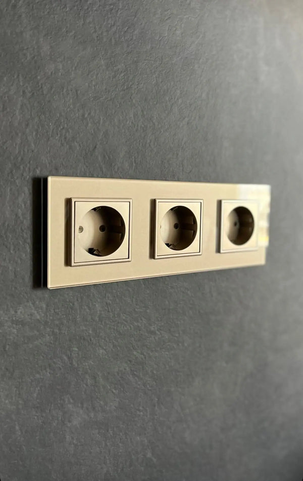 Stopcontact aansluiten en doorlussen met steekklem Design schakelmateriaal