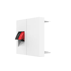 Witte audio insteekmodule met afdekpositie voor nette aansluiting van luidsprekerkabel